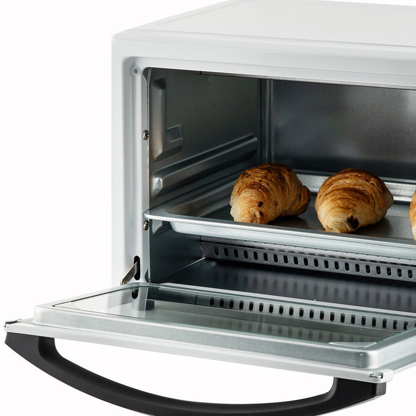 Heat-insulated door with double glazing
