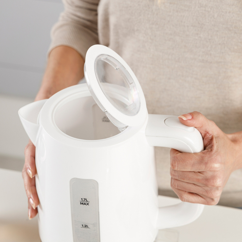 Transparent lid with one-touch opening